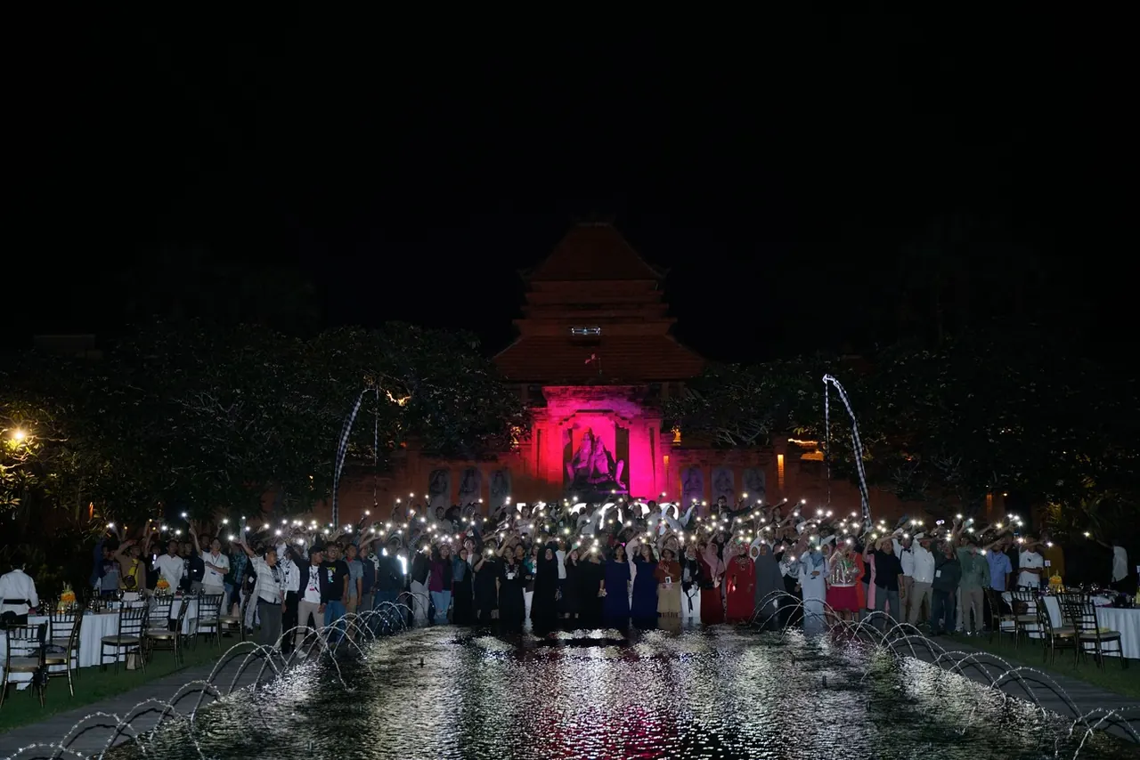 IFF 2022: attendees raising phone lights in front of the temple at night